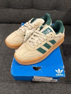 adidas Samba XLG J Kids Putty Grey Collegiate Green Gum JQ9886 - 4.5Y